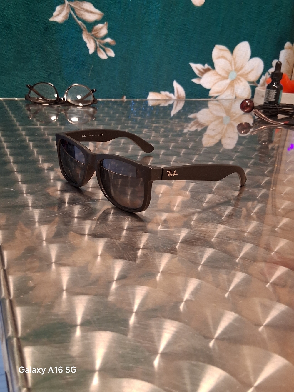 Ray-Ban Men's Matte Black Sunglasses with Dark Lenses
